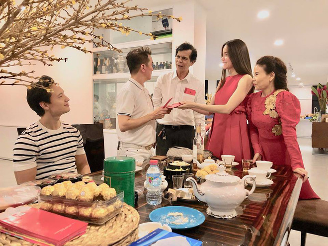 Đàm Vĩnh Hưng xông biệt thự của Hồ Ngọc Hà lúc 1h30 sáng